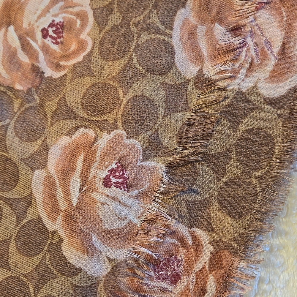 EUC Coach Signature C Rose Scarf - Picture 3 of 3